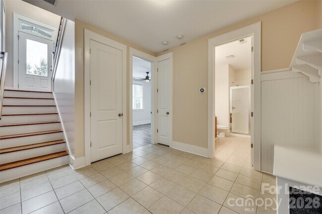 Building Photo - 799 Herrons Ferry Road