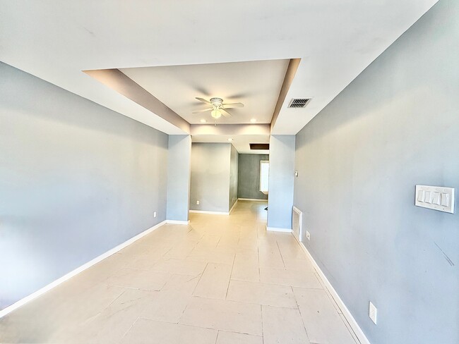 Building Photo - 3229 Sarita St