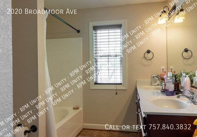 Building Photo - 2020 Broadmoor Ave