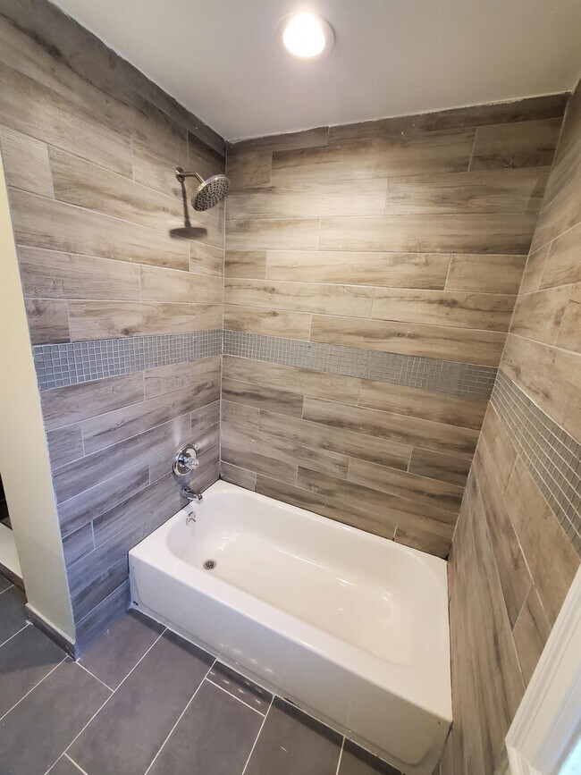 Building Photo - 2914 Hurlbut St