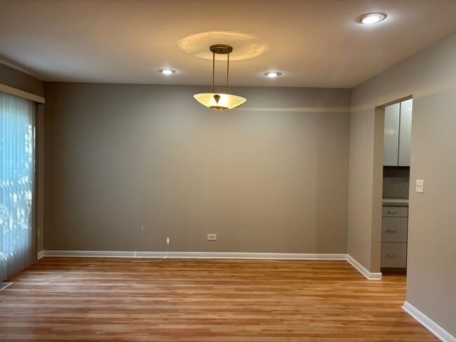 Building Photo - 625 Pheasant Ln