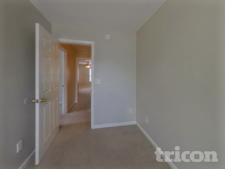 Building Photo - 381 Valley Heights Ln