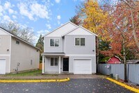 Building Photo - 4bed/2.5 Bath home - Available in SE Portland,