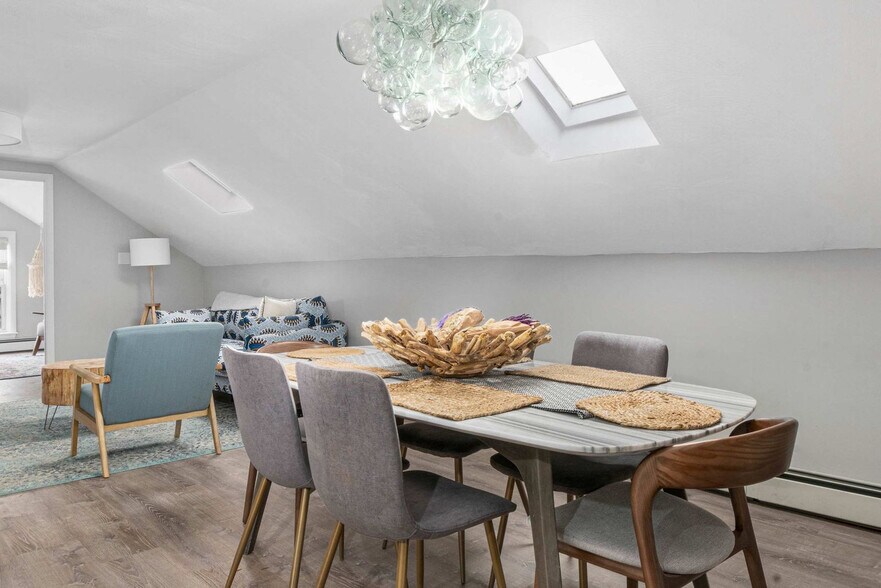 Building Photo - 136 Main St