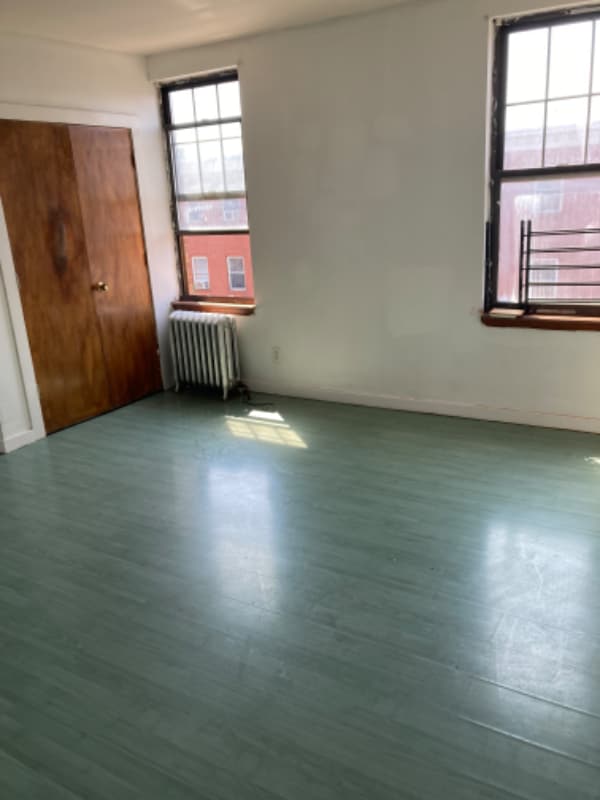 Building Photo - 2922 Frankford Ave