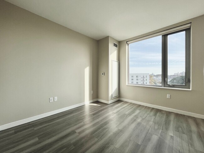 Building Photo - 1524 Sheepshead Bay Rd