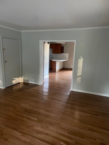 Hardwood floors! - 1415 Ashman St