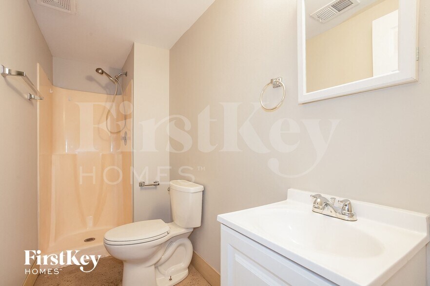 Building Photo - 565 Franklin Ave