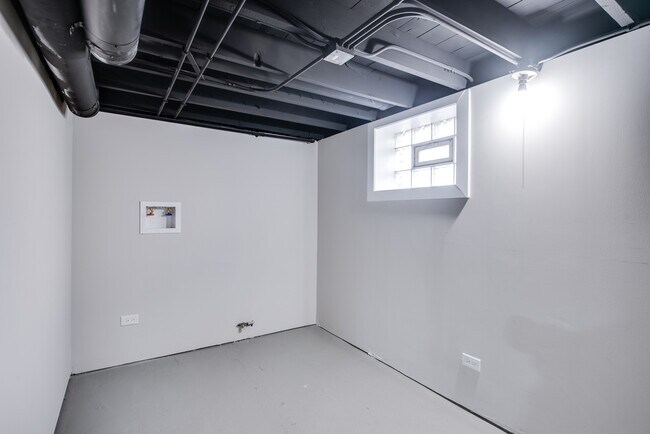 Building Photo - 1520 N Prairie Ave