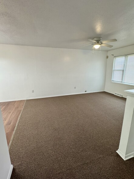 Building Photo - 674 W 64th St