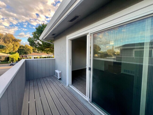 Building Photo - Modern Renovated 2-Bedroom in Santa Clara | Prime Location Near Apple, Nvidia & Major Highways