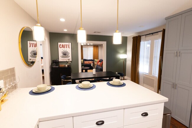 Building Photo - 725 Peddie St