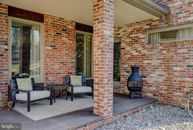 Building Photo - 1127 Winding Dr