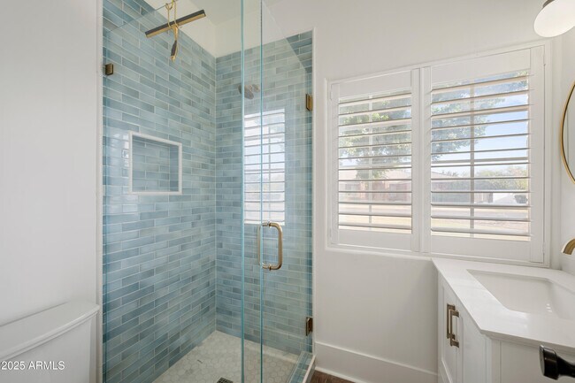 Building Photo - 4352 E Santa Rosa Pl