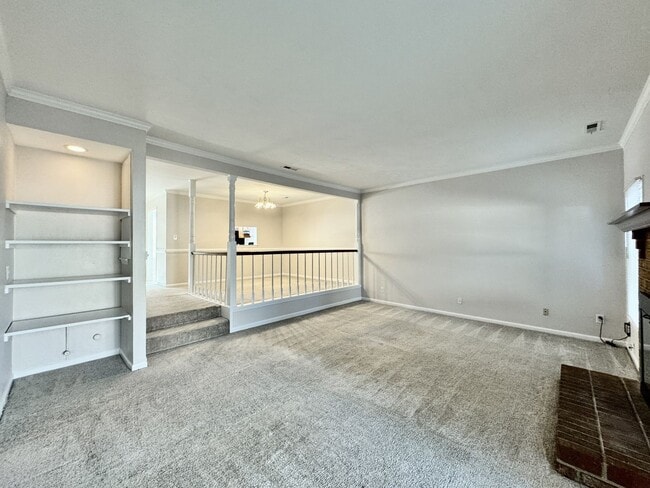 Building Photo - All Brick, End Unit Townhome in Kempsville...