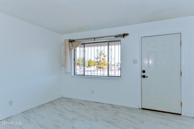Building Photo - 4909 Winthrop Dr