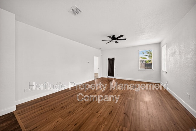 Building Photo - 7915 Cenote Dr