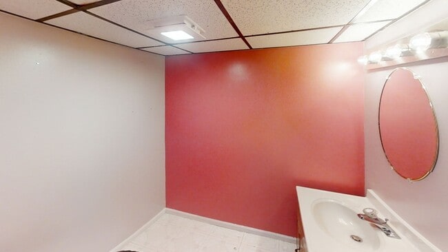 Building Photo - 372 Highland Dr