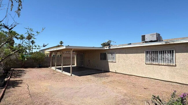 Building Photo - 3564 Redwood St