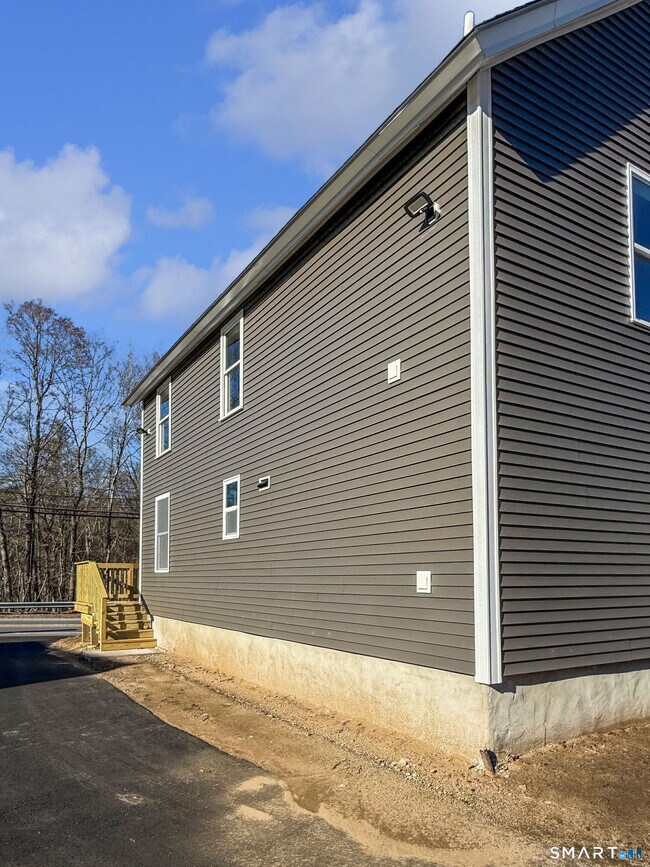 Building Photo - 4 River Rd