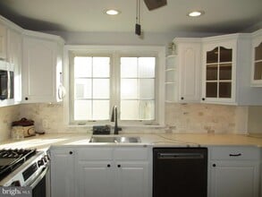 Building Photo - 121 Hoover Ave