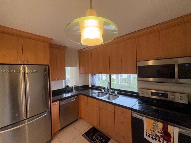 Building Photo - 16919 N Bay Rd