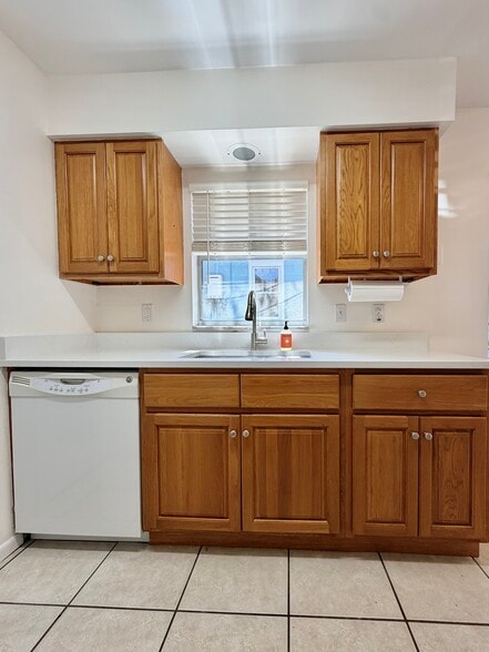 kitchen - 912 La Salle Ave