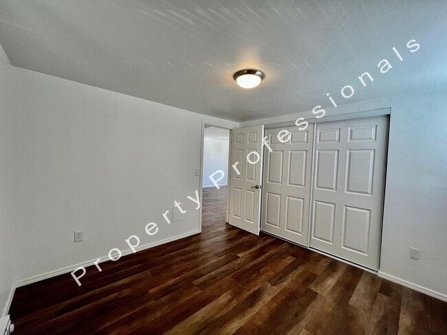 Building Photo - Remodeled Apartment for Rent in Silt
