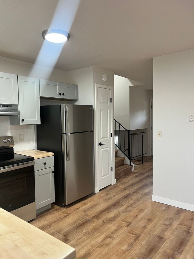 Building Photo - Fresh, Contemporary Remodel with Solar, Walk-In Closets & Great Outdoor Space