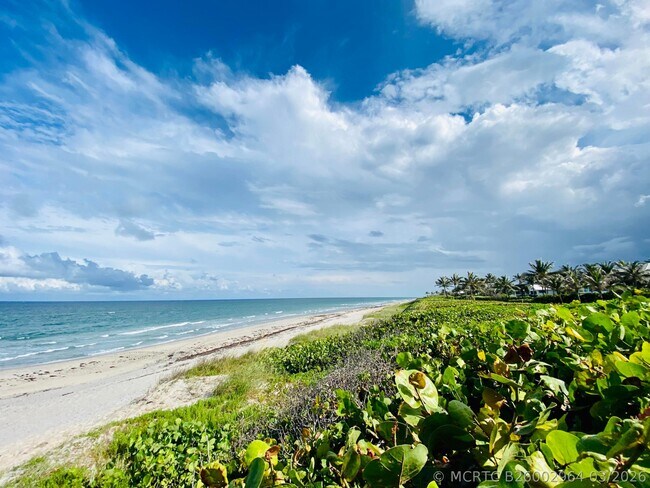 Building Photo - 700 E Boynton Beach Blvd
