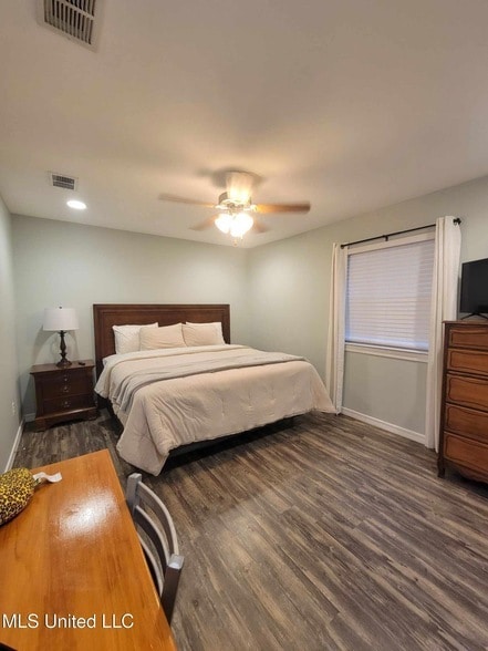 Building Photo - 1282 Beach Blvd