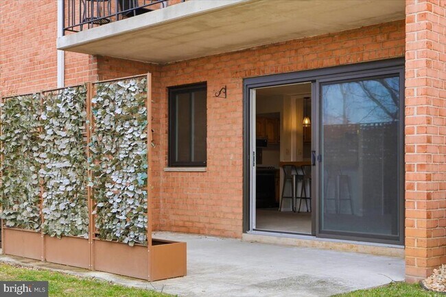 Building Photo - 1745 Edgewood Hill Cir