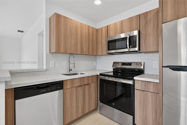 Building Photo - 2830 Coral Springs Dr