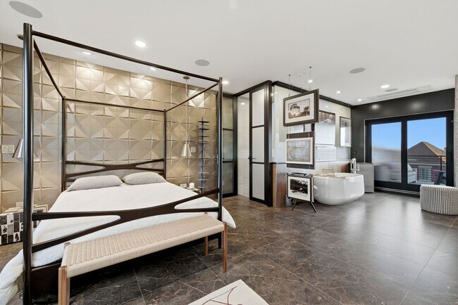 Building Photo - Luxury Furnished Rental in the Heart of Denver - Custom finishes meets undeniable style!