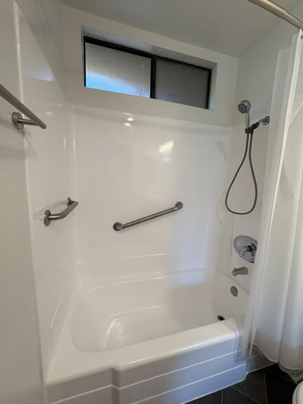 Building Photo - 6400 Kraft Ave