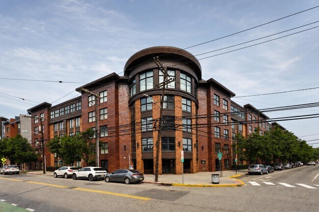 Building Photo - 70 Adams St