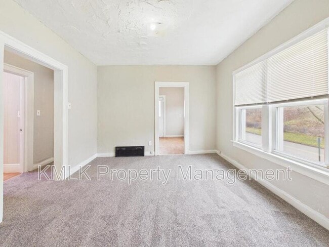 Building Photo - 543 Gage St