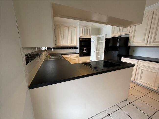 Building Photo - 827 Booth St