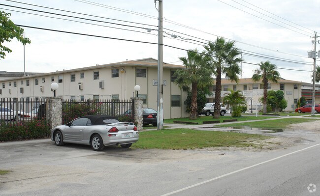 9701 SW 77th Ave - Palm View Apartments