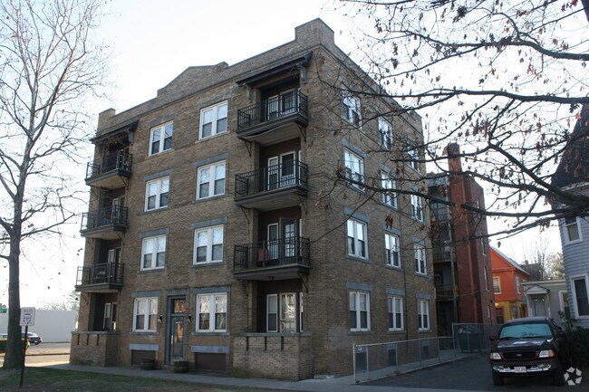 Building Photo - Parkwood