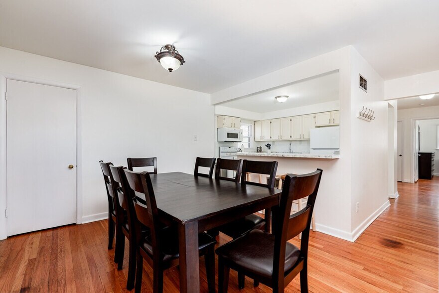 Building Photo - 660 Graham Rd