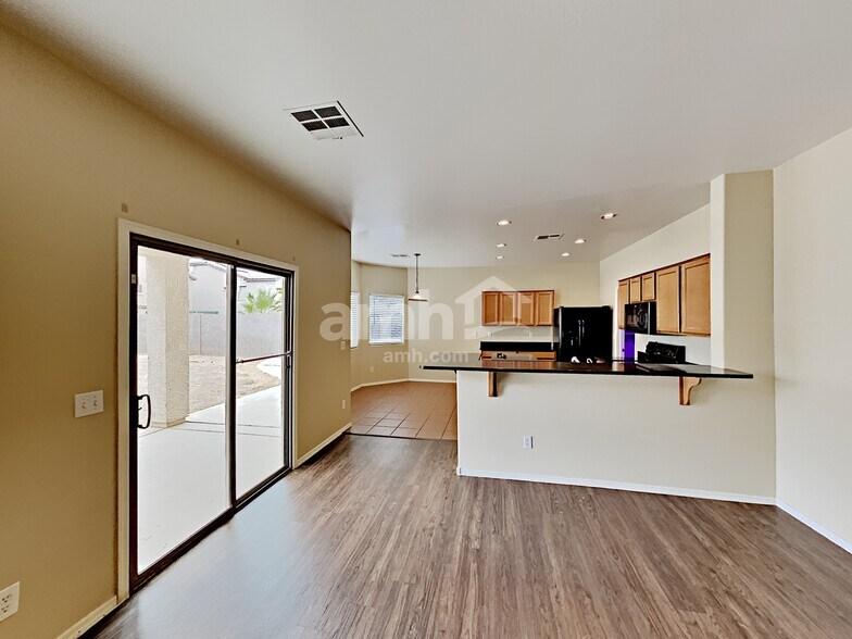 Building Photo - 15421 N 169th Ln