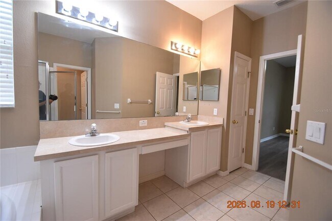 Building Photo - 644 Chesney Dr