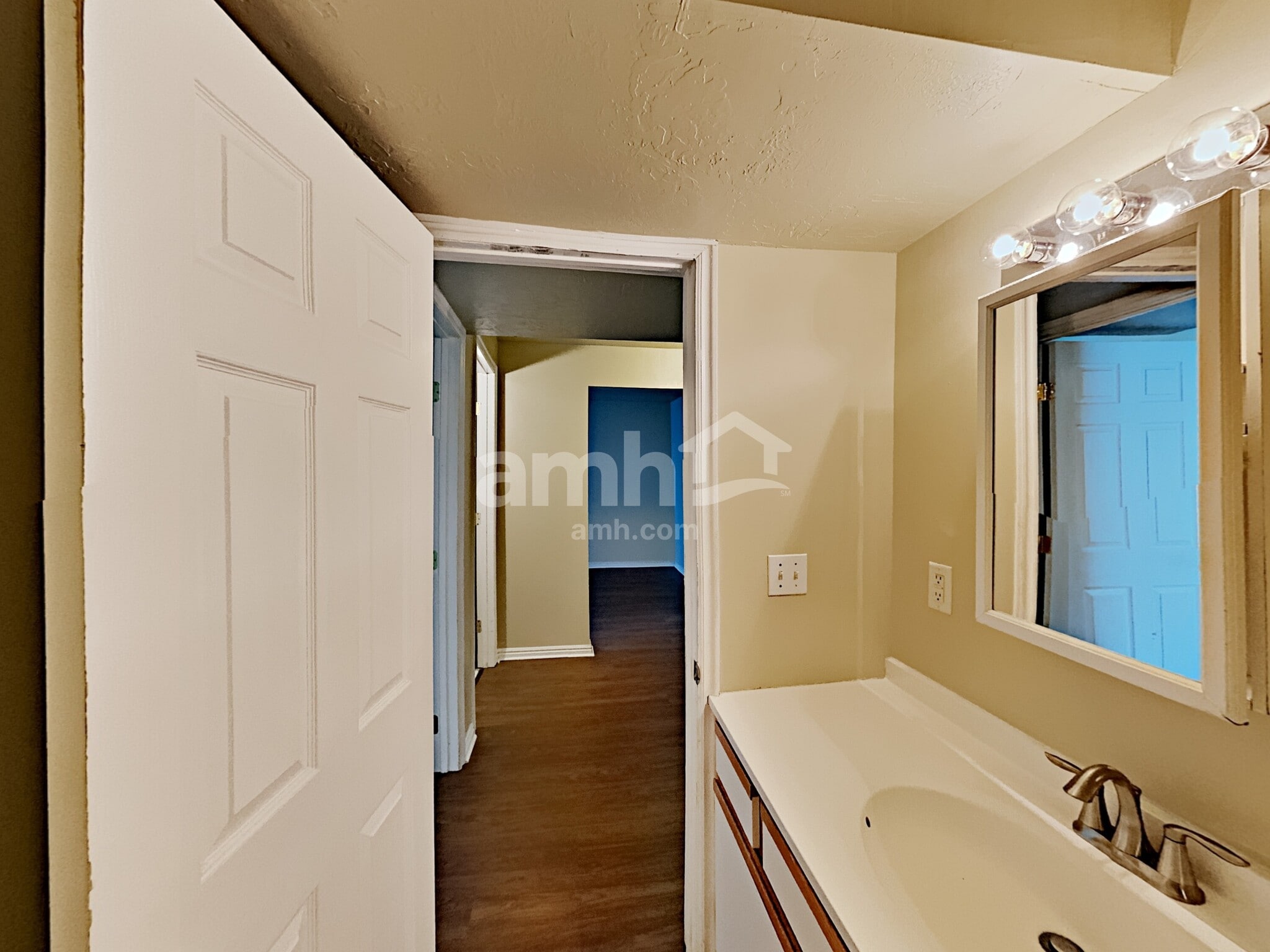 Building Photo - 6432 S High Bluff Dr