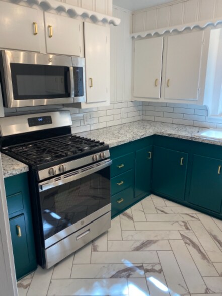 Building Photo - 2418 22nd St