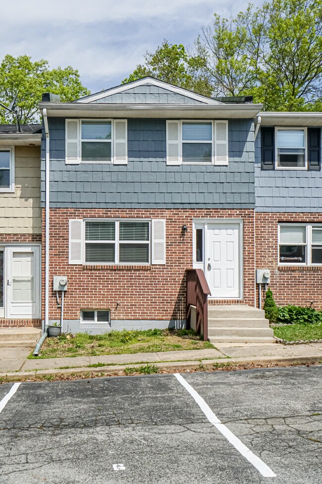 Building Photo - 6 Jamestown Ct