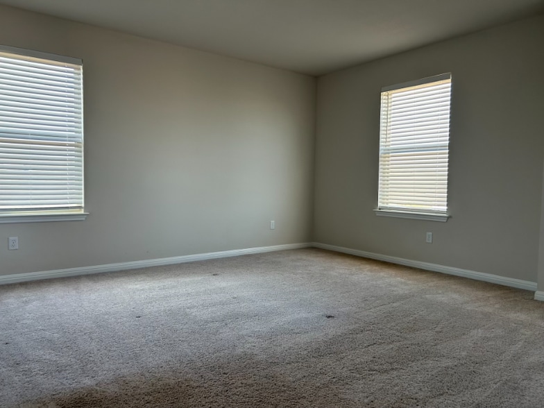 Building Photo - 109 Serpens St