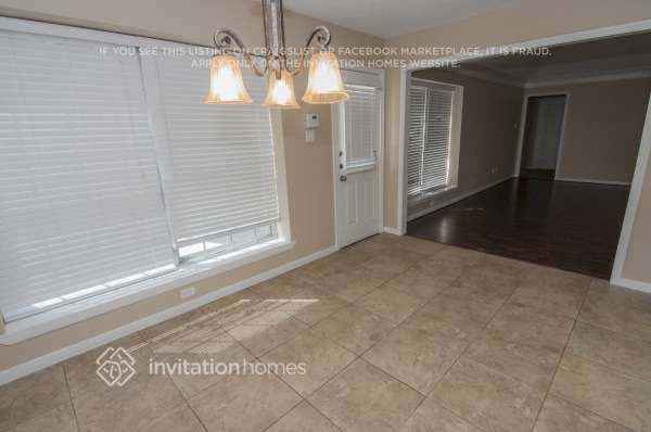 Building Photo - 2113 Pleasant Valley Dr