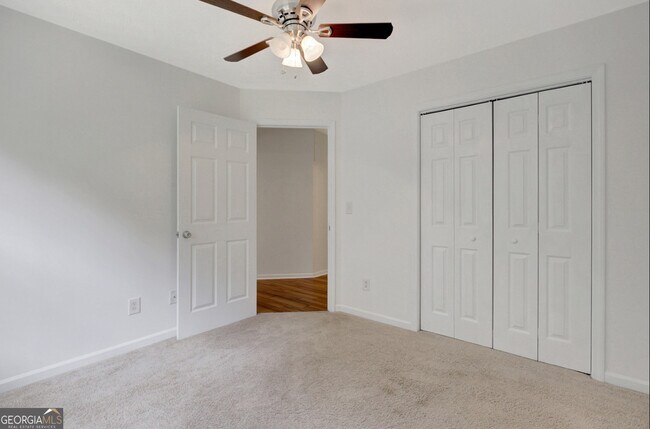 Building Photo - 77 Crescent St