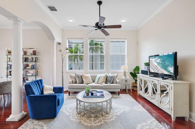 Building Photo - 285 SE 6th Ave